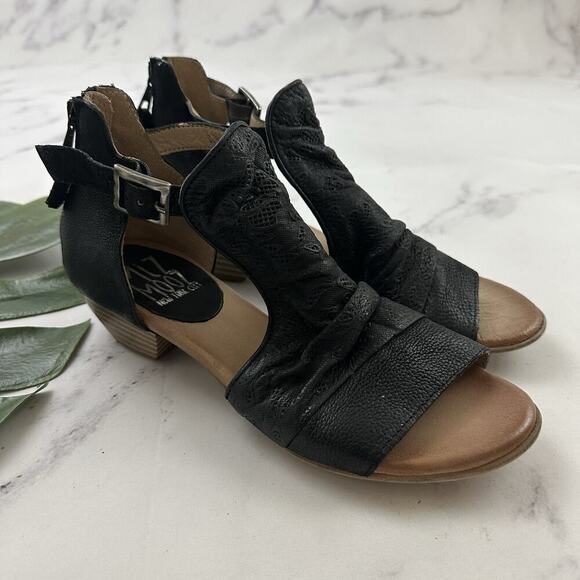 Miz Mooz Womens Corra Sandals Size 38 Black Leather Low Heel Floral Texture - Picture 1 of 7
